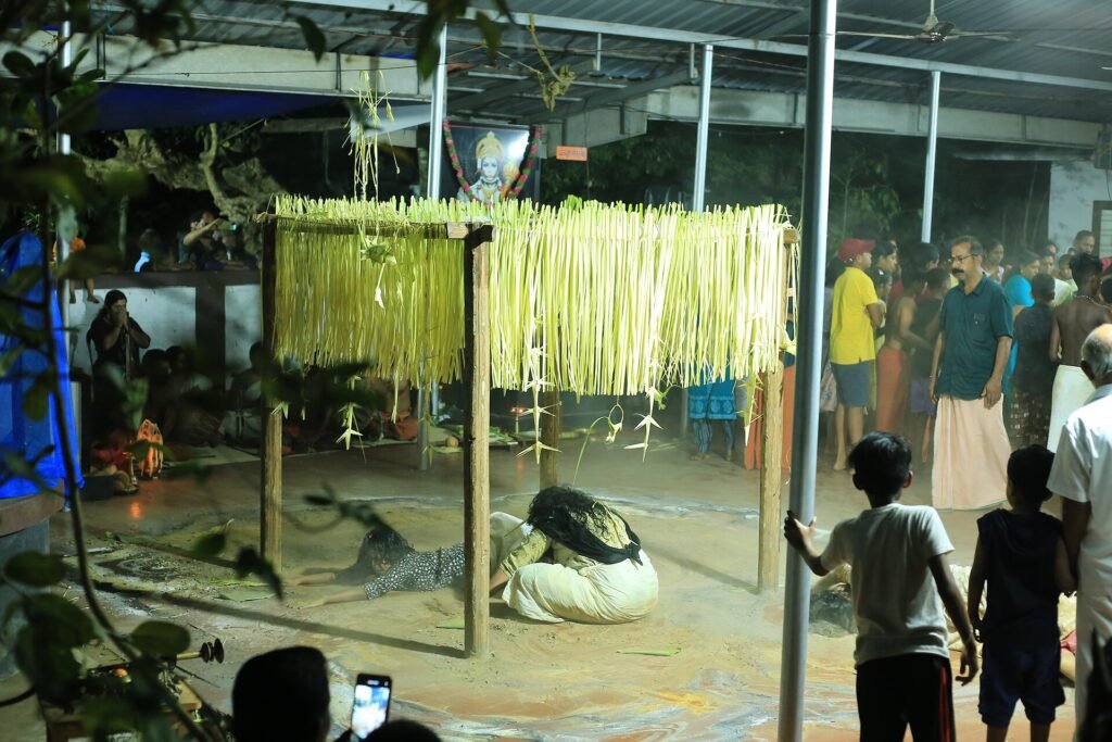 Pulluvar of Kerala: Naga Vidya, Naga Rituals and the Trance of Sarpam Thullal