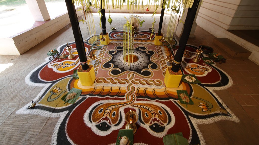 Pulluvar of Kerala: Naga Vidya, Naga Rituals and the Trance of Sarpam Thullal